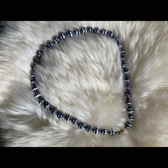 Vintage blue and white porcelain necklace tied knots great condition and clasp - Picture 5 of 8